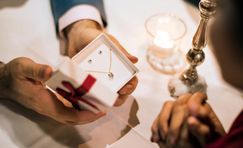 How to Style Minimalist Jewellery for Everyday Wear